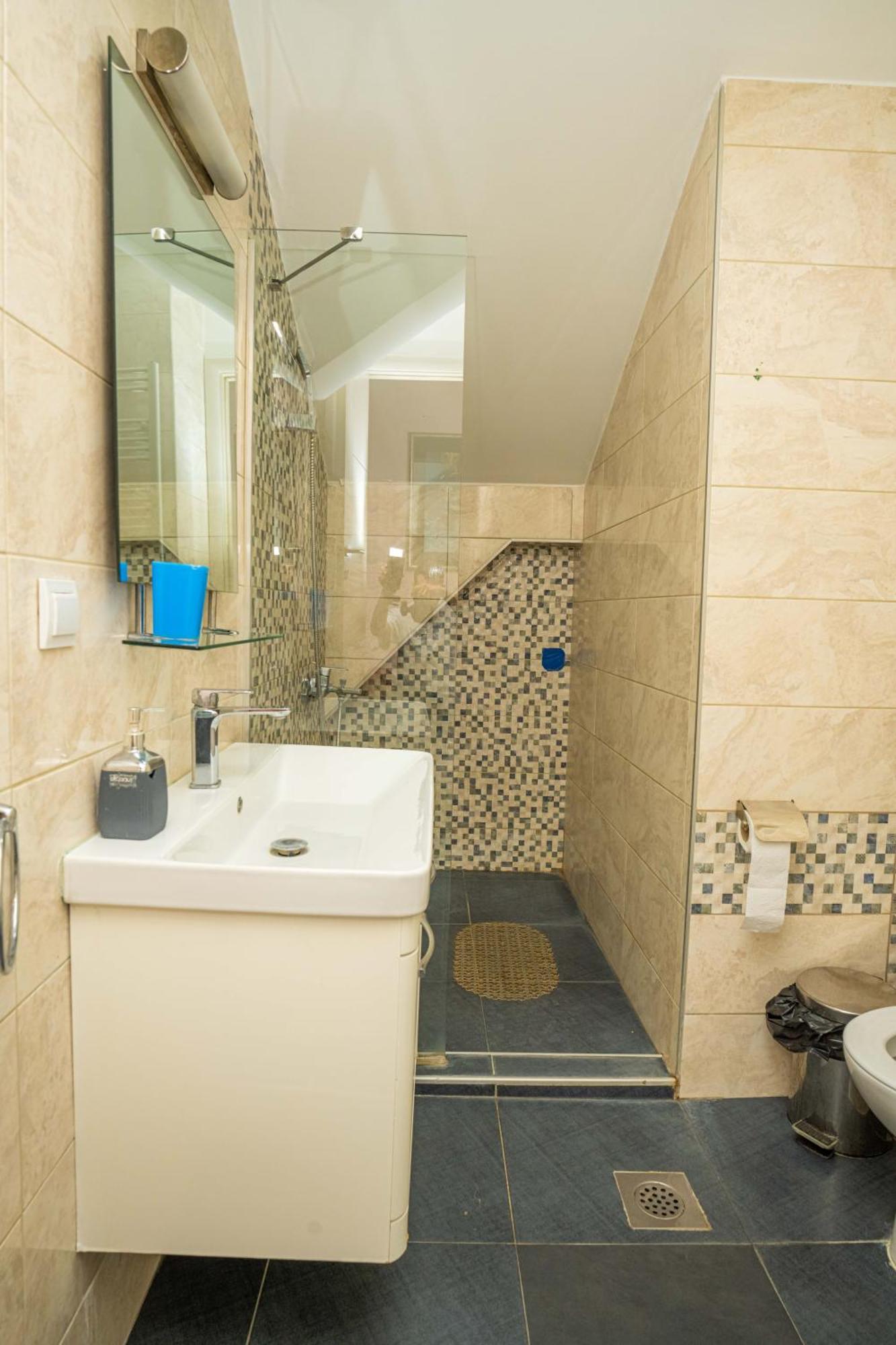 He-Ra Apartments With Free Parking سكوبجي المظهر الخارجي الصورة